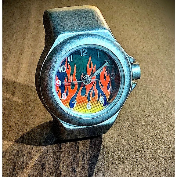 ⭐️SALE⭐️ TRUE VINTAGE 1997 Hellfire Finger Watch 🔥 Extremely RARE & Collectible - Picture 5 of 5